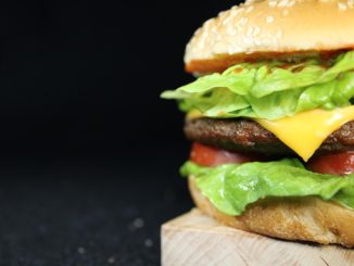 McDonald's nabídne první vegetariánský burger. Bude po něm poptávka?