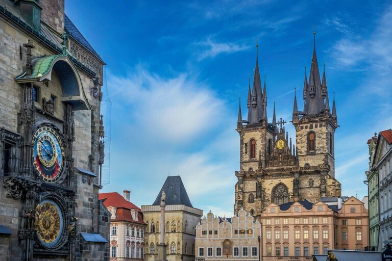 Pařížská ulice je nejdražší v Česku. Patří do světové dvacítky